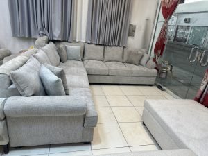 حرف L مقاس ٣×٣ ب ١٨٠٠ ريال